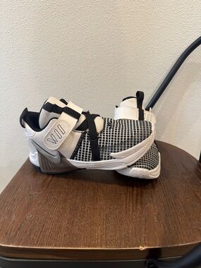Nike Kids Black and White Mesh Strap Sneakers